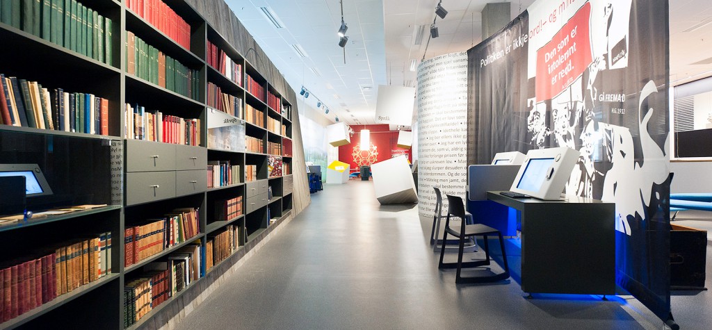 Bibliotek og utstilling i Garborgsenteret