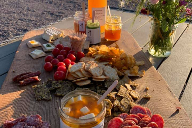 Ystepikene og eit godt måltid på Vitengarden
